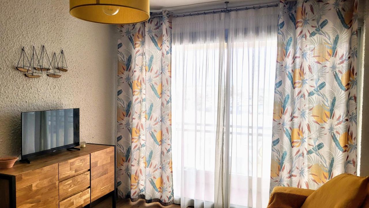 Adorable Petit Appartement Avec Magnifique Vue Sur Le Port De Canet Экстерьер фото